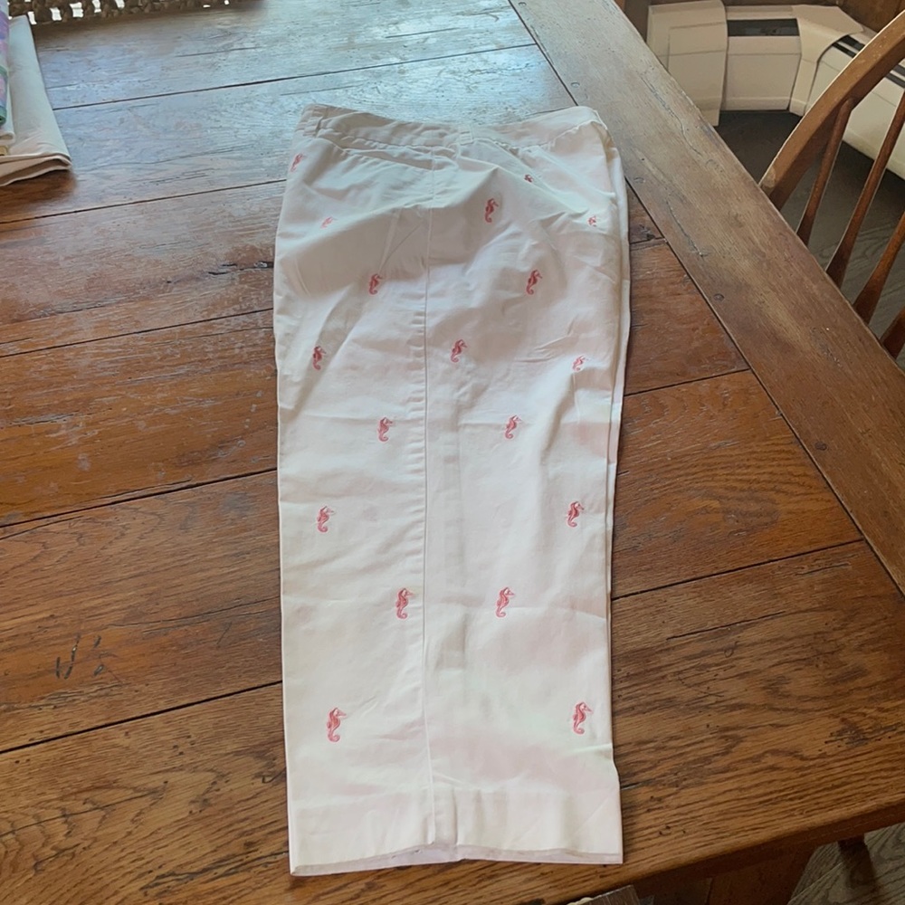 Kate Hill  petite white Capri pants with seahorses
